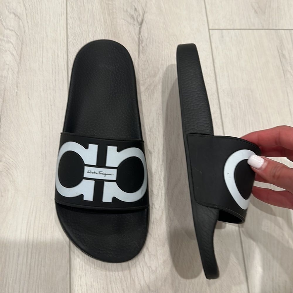 Salvatore Ferragamo Groove Gancini Pool Slide - Picture 7 of 13